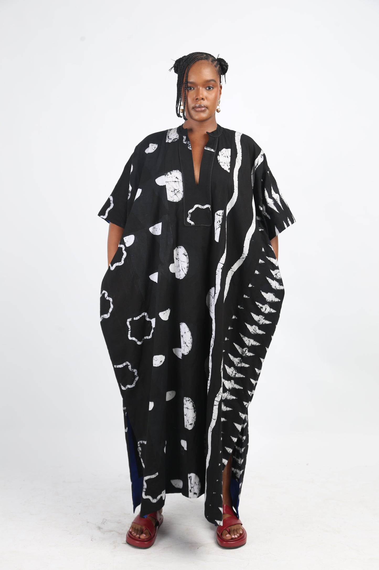 WHITE AND BLACK MULTIPRINT JALABIYA