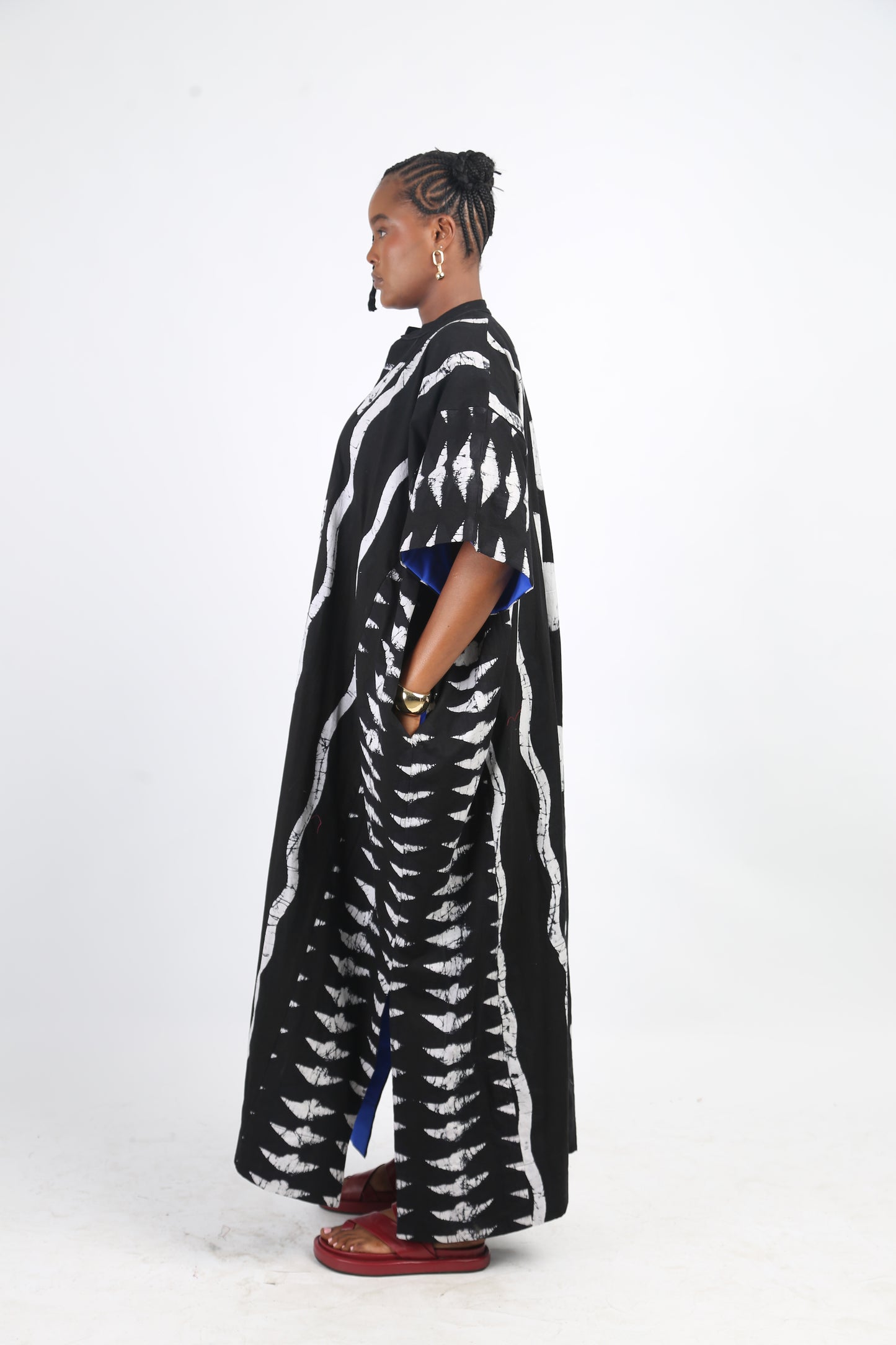 WHITE AND BLACK MULTIPRINT JALABIYA