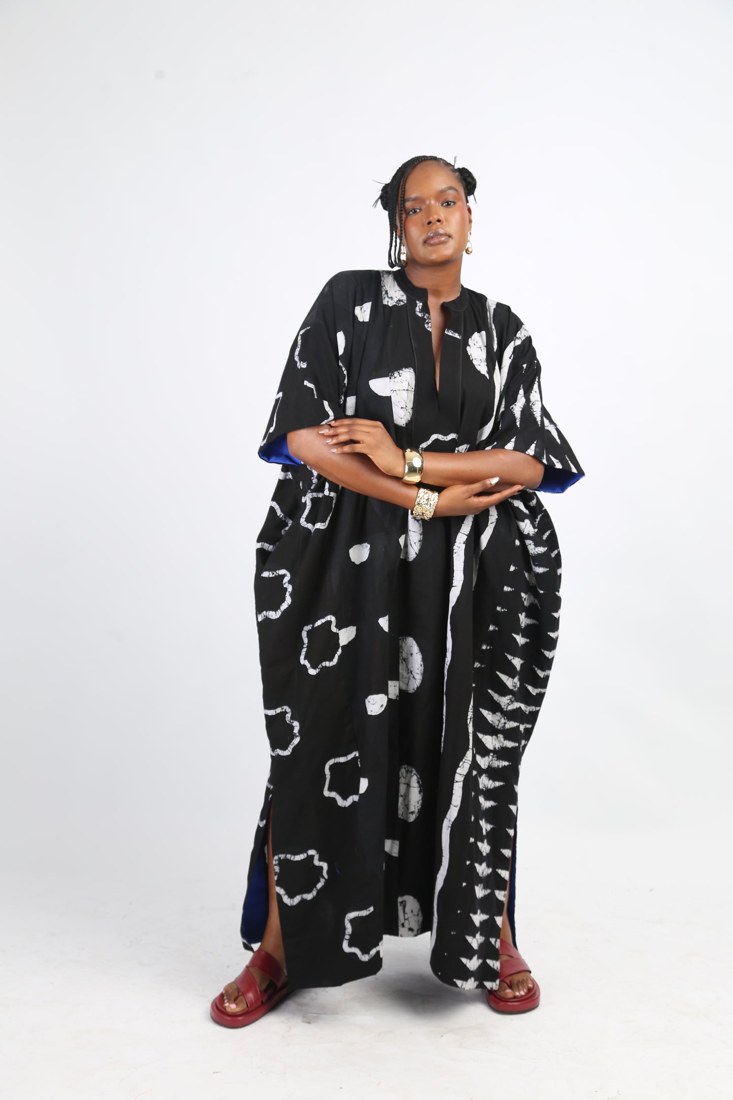WHITE AND BLACK MULTIPRINT JALABIYA