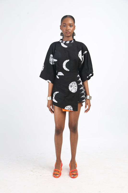 WHITE AND BLACK MULTIPRINT MINI IRO DRESS