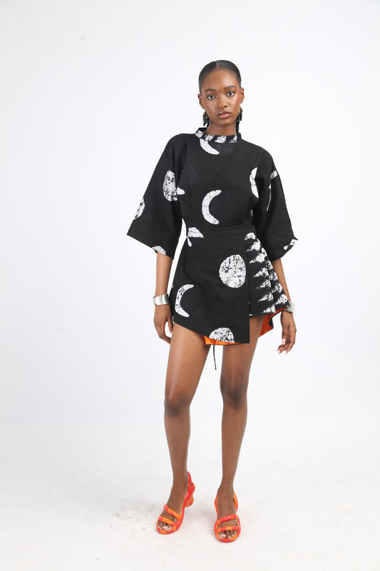 WHITE AND BLACK MULTIPRINT MINI IRO DRESS