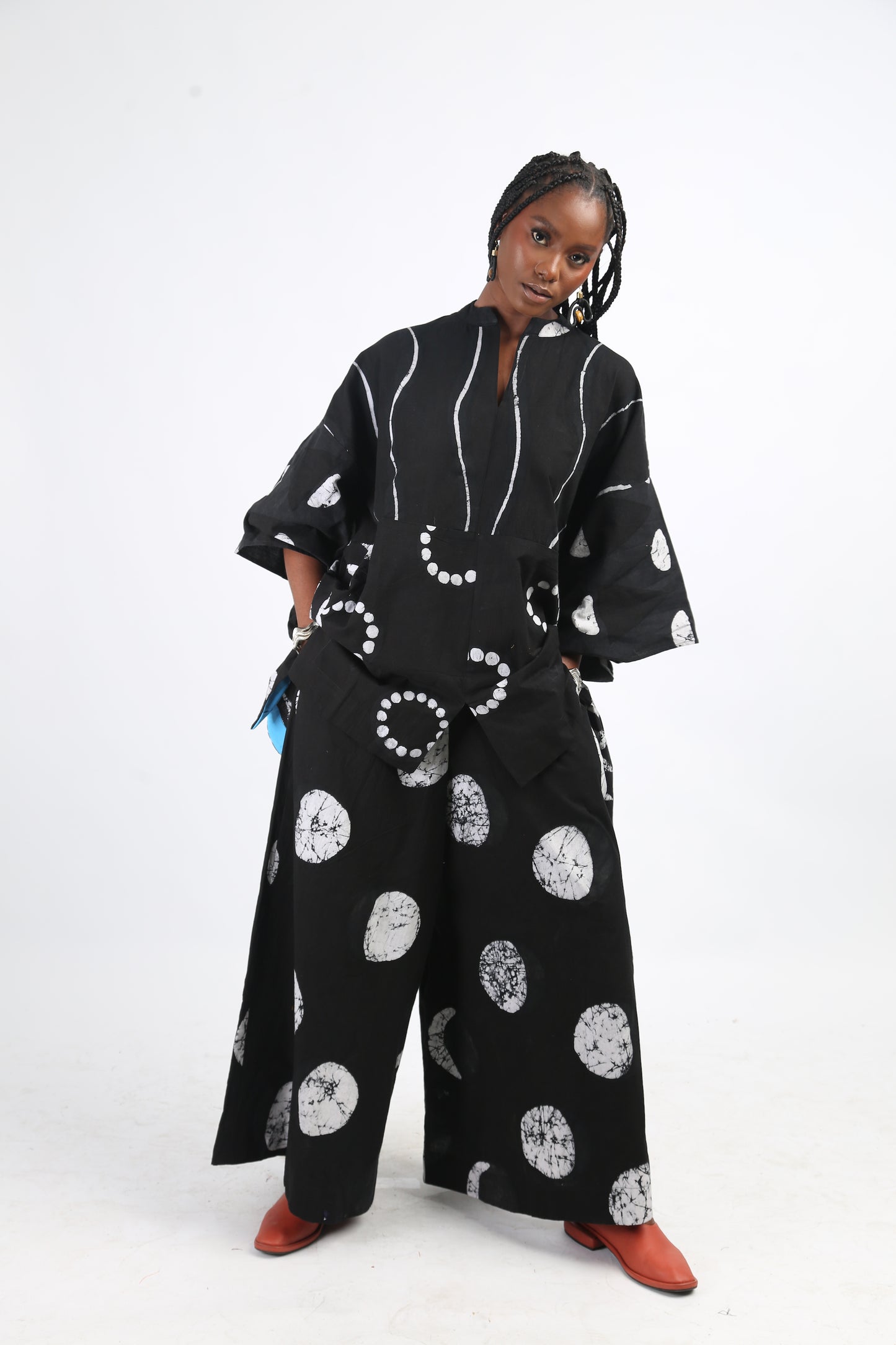 WHITE AND BLACK MULTIPRINT WIDE LEG PANT