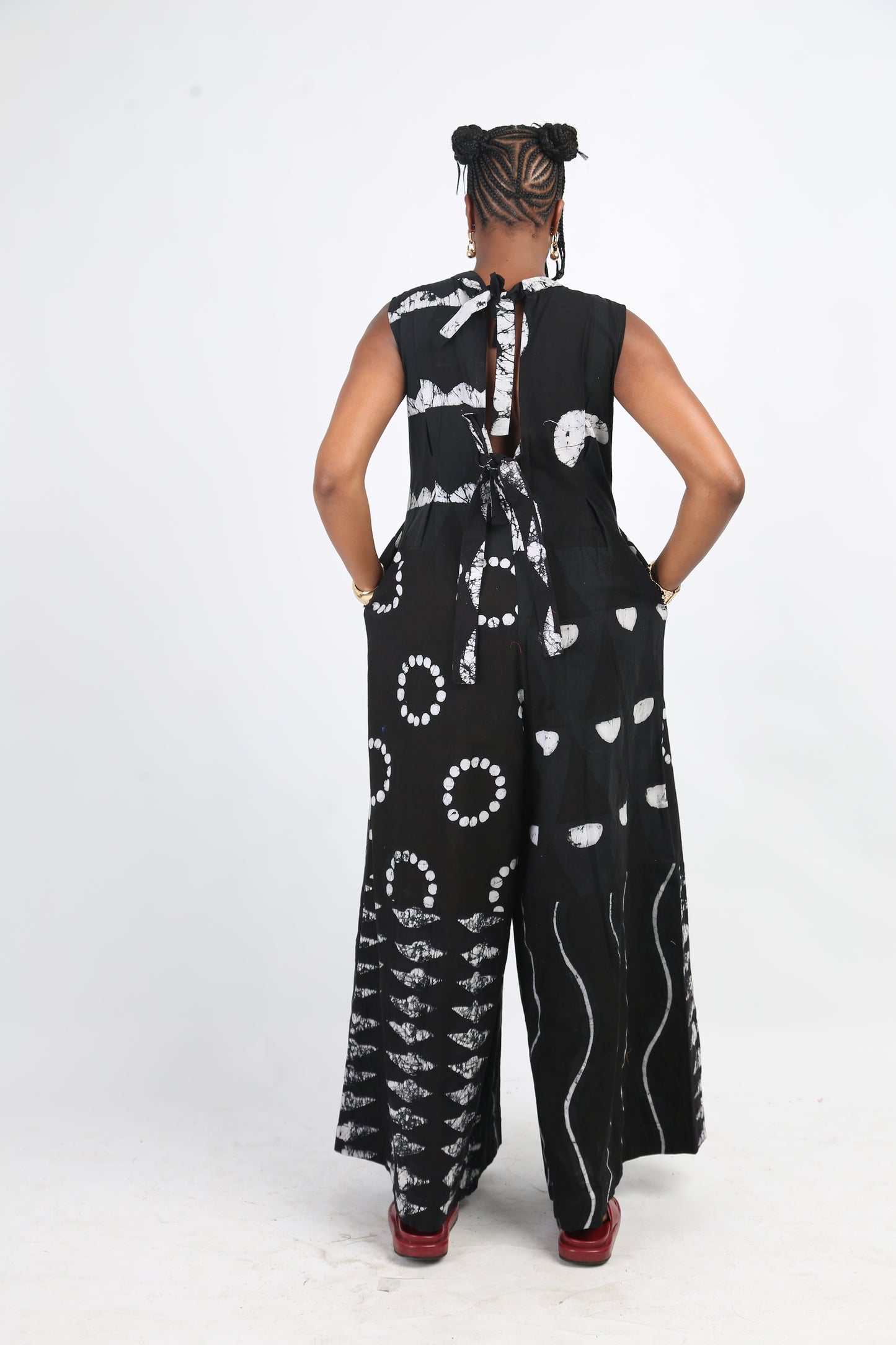 WHITE AND BLACK MULTIPRINT JUMPSUIT