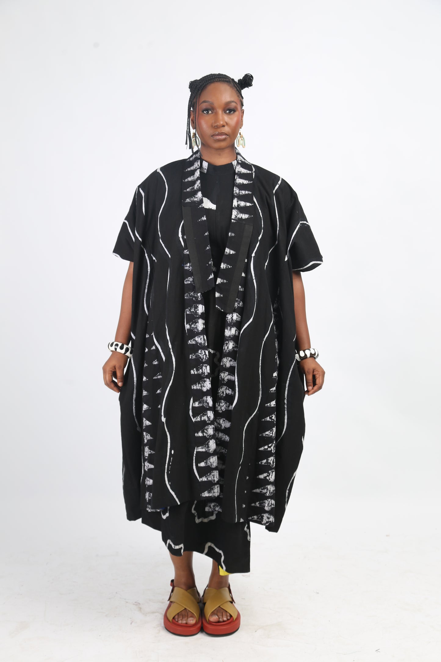 WHITE AND BLACK MULTIPRINT BUBA KIMONO