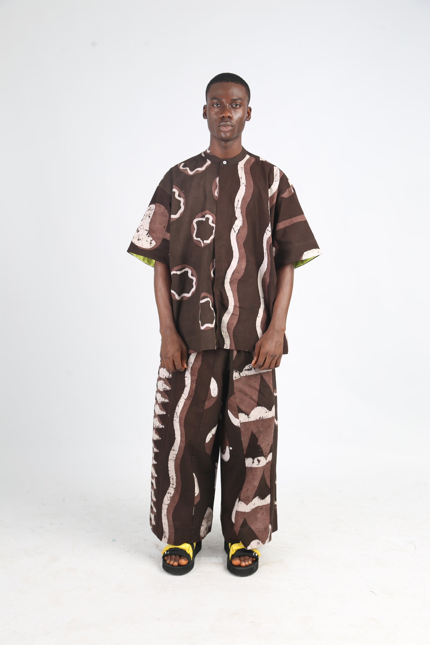 WHITE AND BROWN MULTIPRINT SHIRT