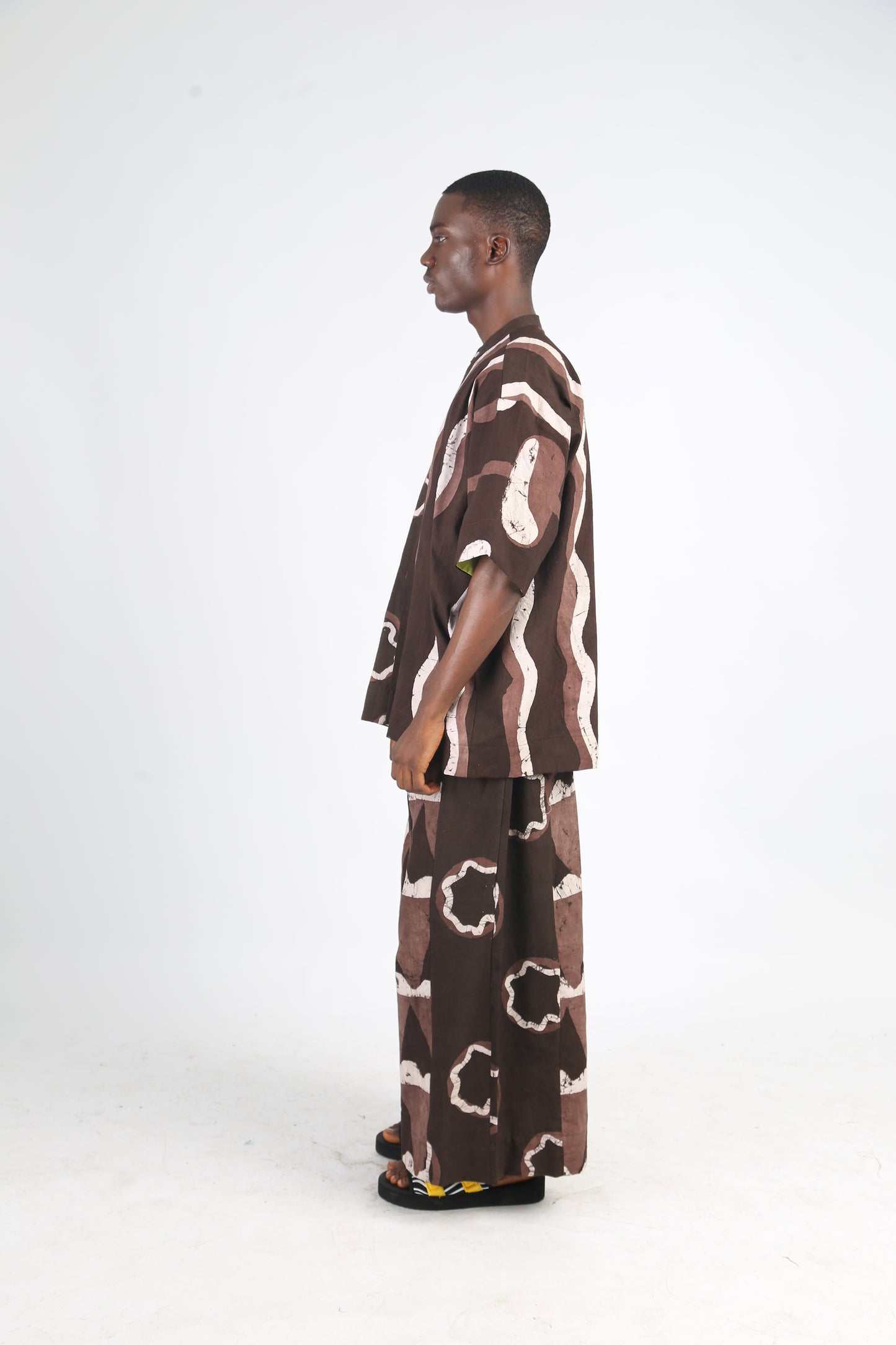 WHITE AND BROWN MULTIPRINT SHIRT
