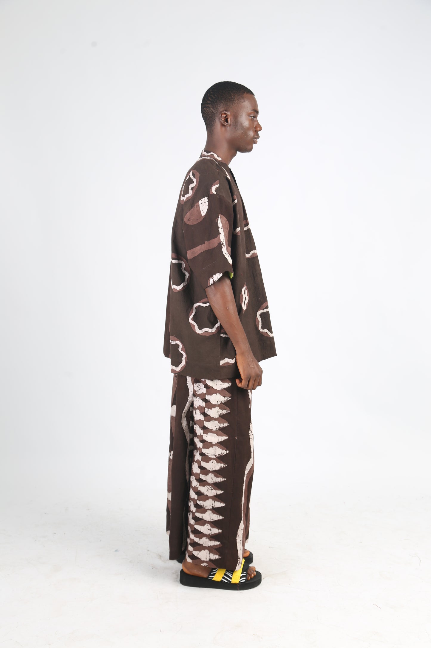 WHITE AND BROWN MULTIPRINT SHIRT