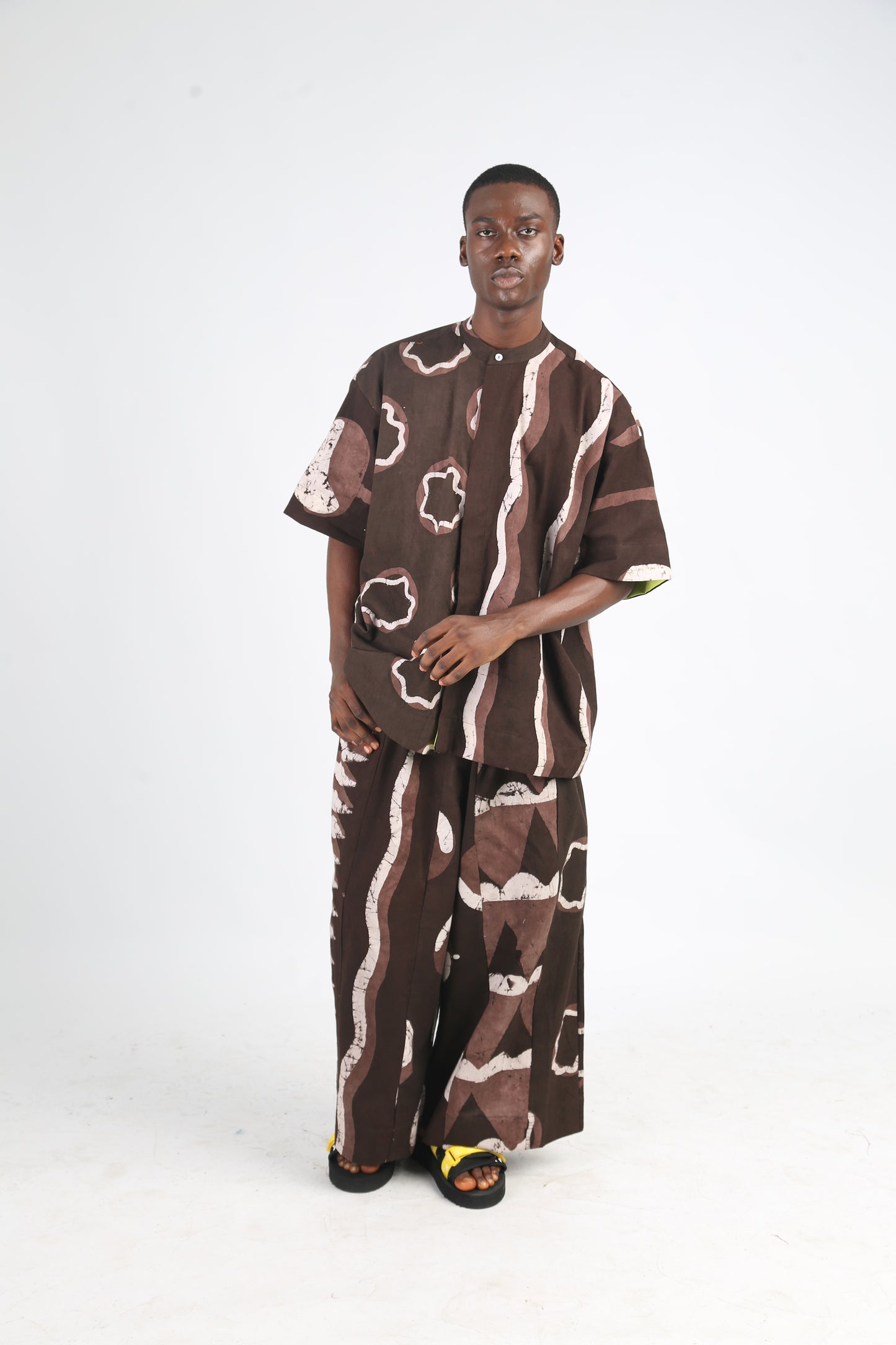 WHITE AND BROWN MULTIPRINT SHIRT