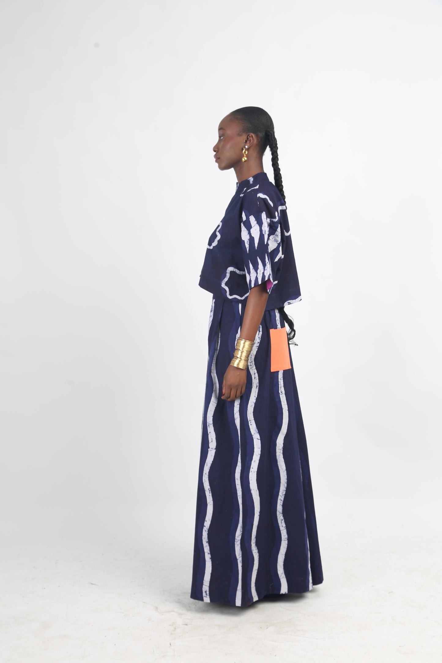 WHITE AND NAVY BLUE MULTIPRINT CROP SHIRT