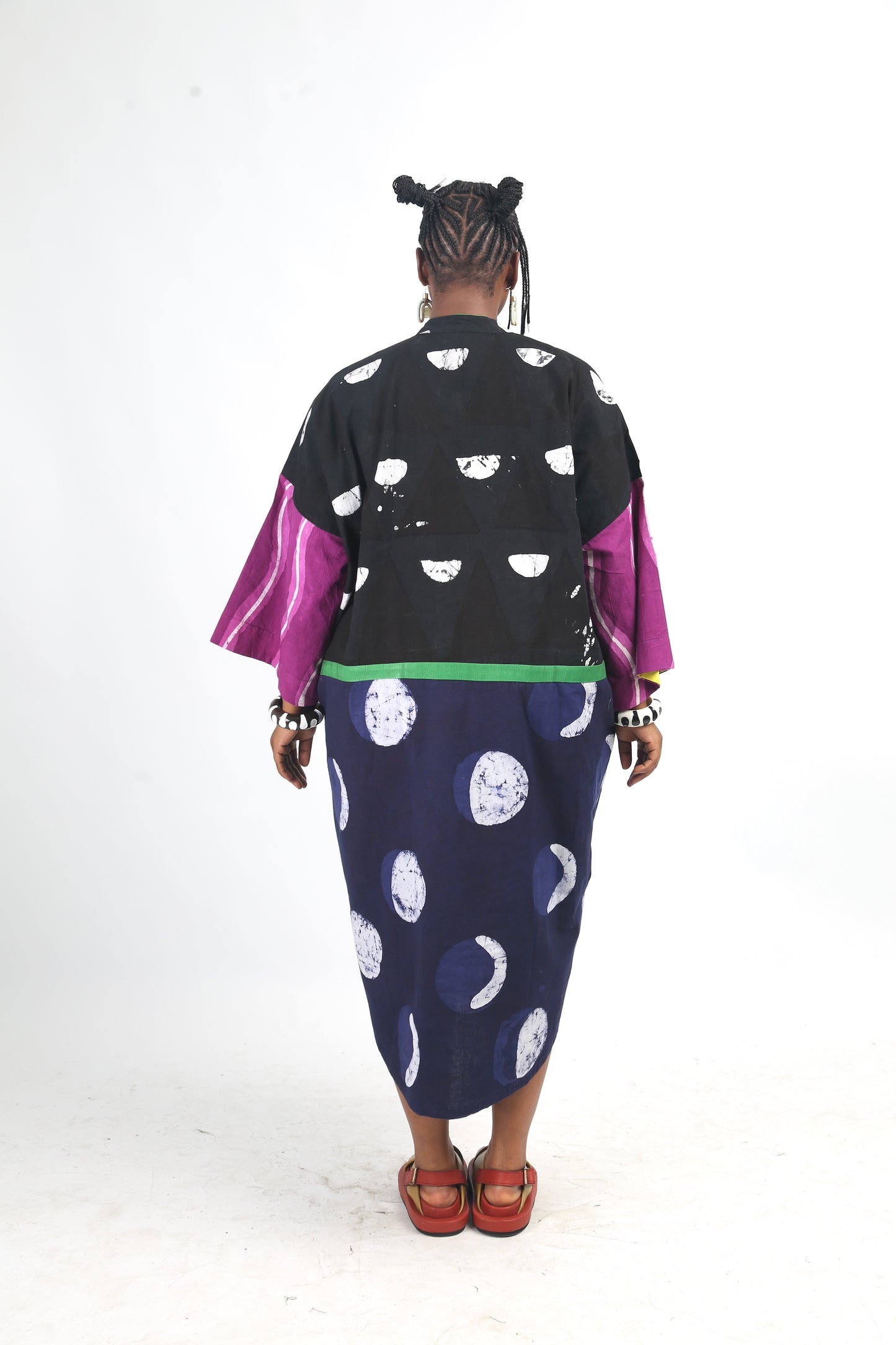 BLACK AND NAVY BLUE MULTICOLOURED KAFTAN WITH GREEN OUTLINE