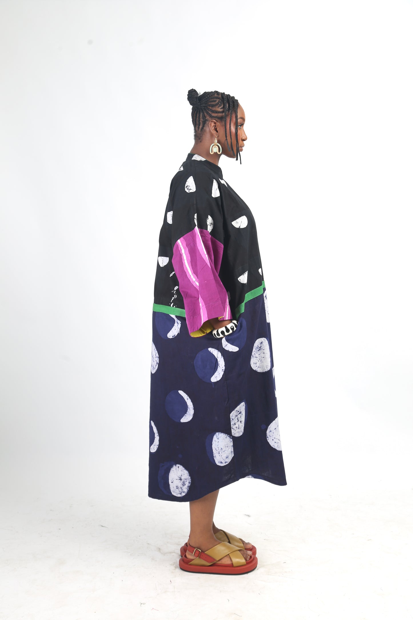 BLACK AND NAVY BLUE MULTICOLOURED KAFTAN WITH GREEN OUTLINE