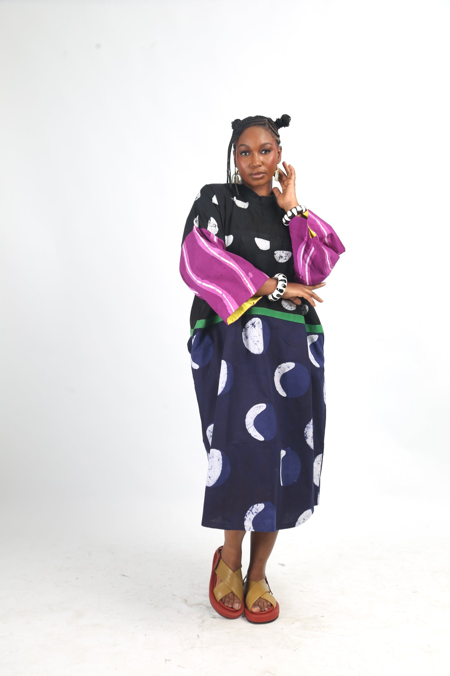 BLACK AND NAVY BLUE MULTICOLOURED KAFTAN WITH GREEN OUTLINE