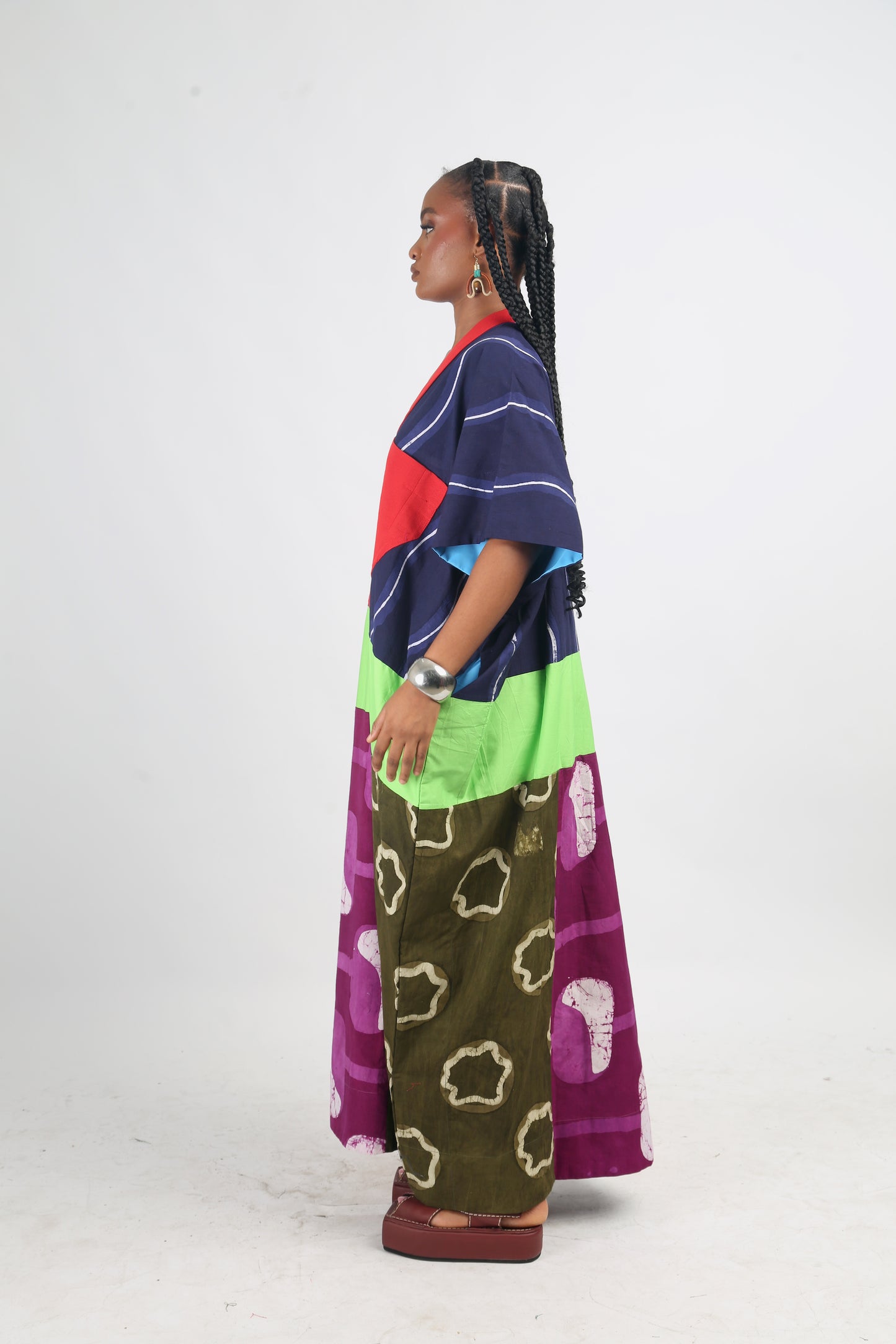 WHITE AND NAVYBLUE MULTICOLOURED AGBADA WITH RED ASOOKE