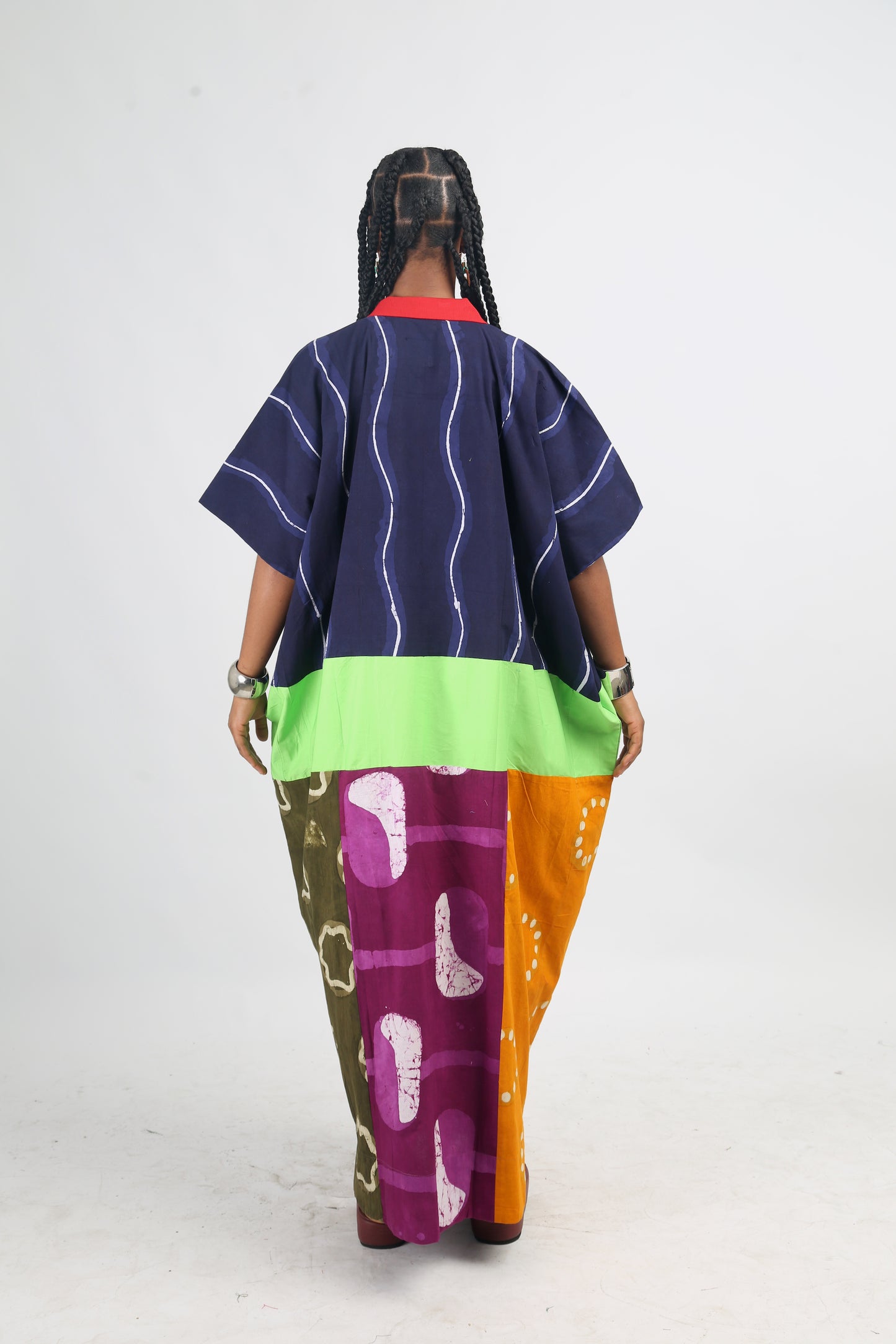 WHITE AND NAVYBLUE MULTICOLOURED AGBADA WITH RED ASOOKE