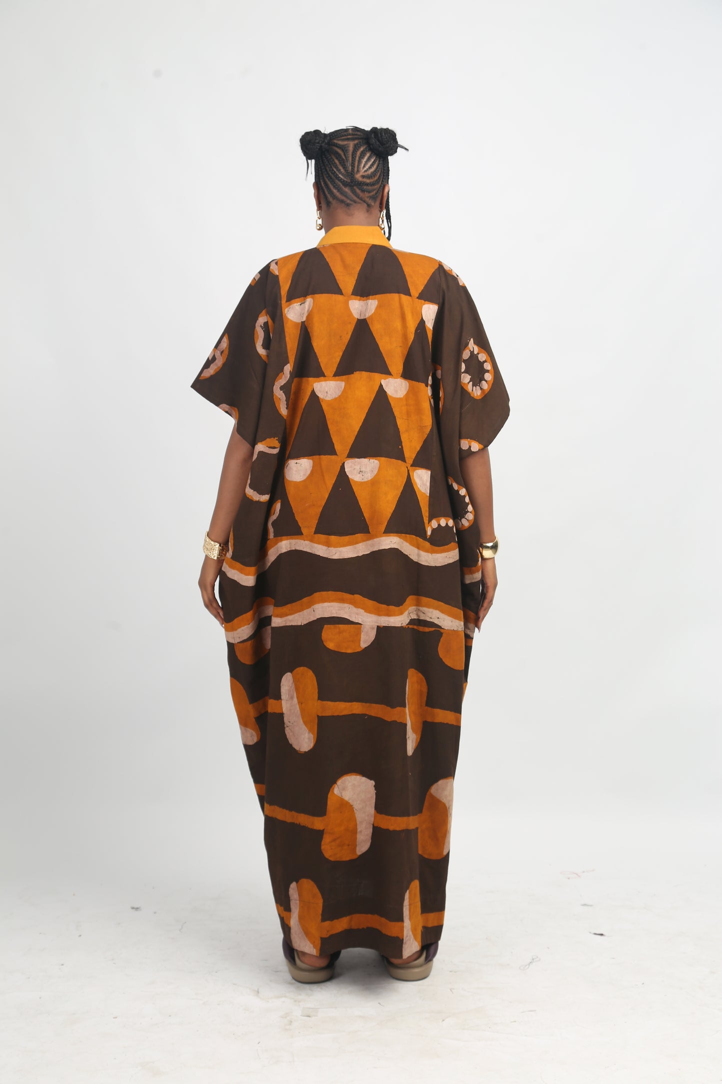 ONI BROWN, GOLDEN YELLOW AND BROWN MULTIPRINT AGBADA WITH MUSTARD ASOOKE