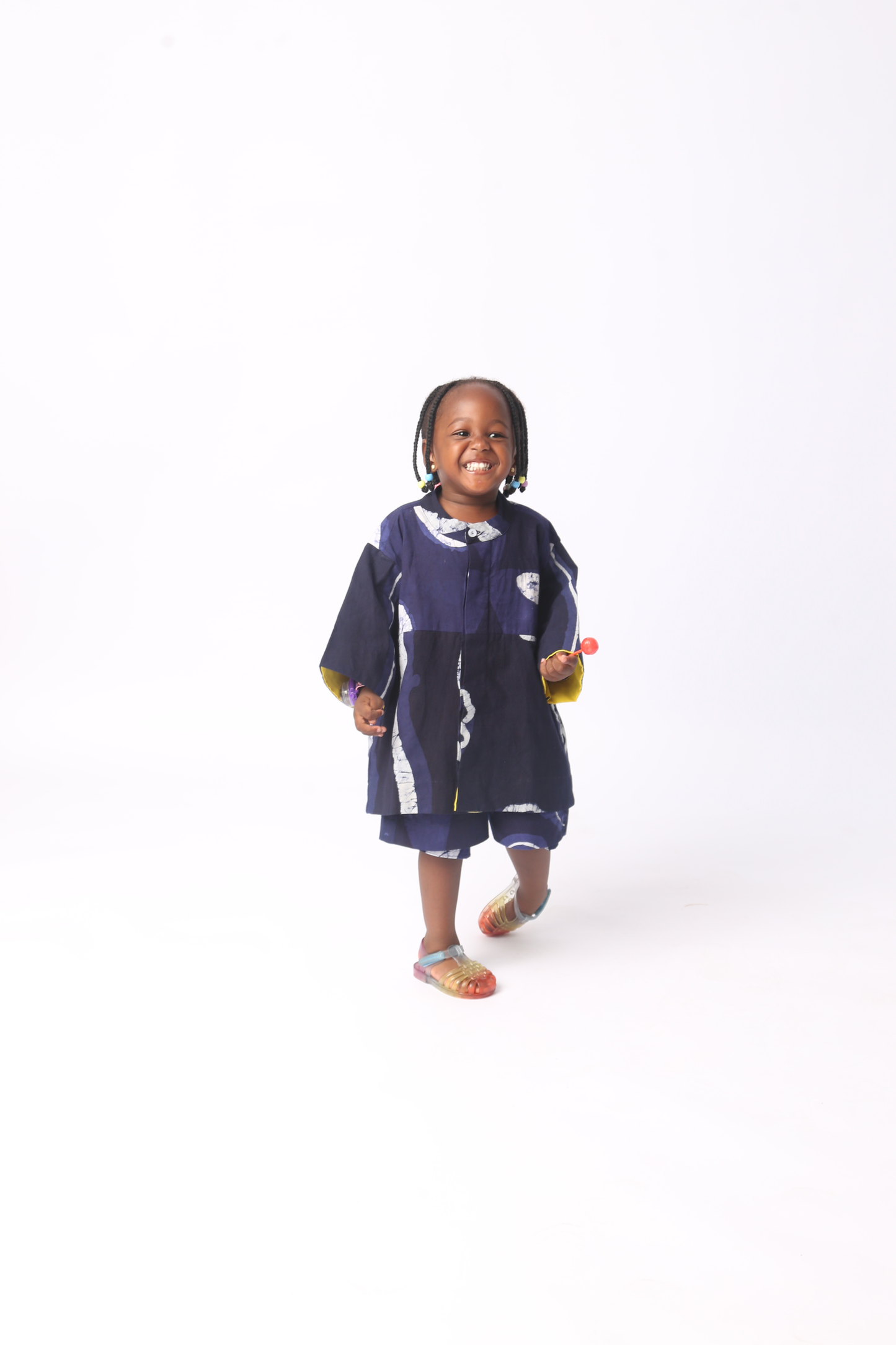 KIDS WHITE AND NAVY BLUE MULTIPRINT SHORTS