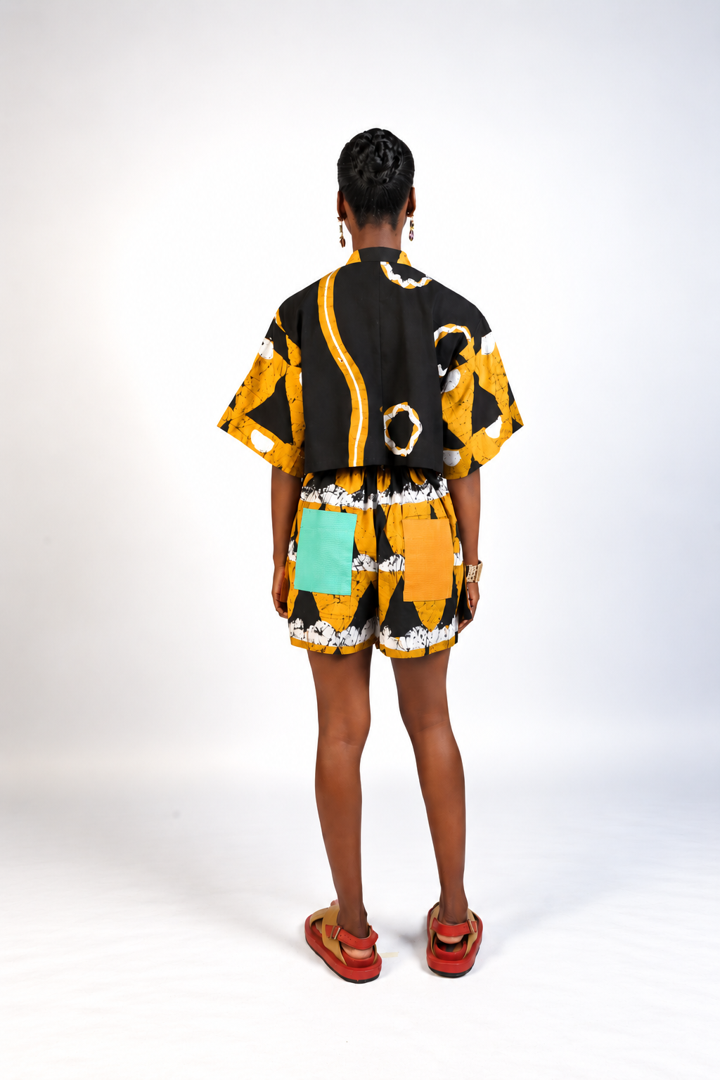WHITE, BLACK AND SINGLE COLOURED PRINT MINI IRO SKORT