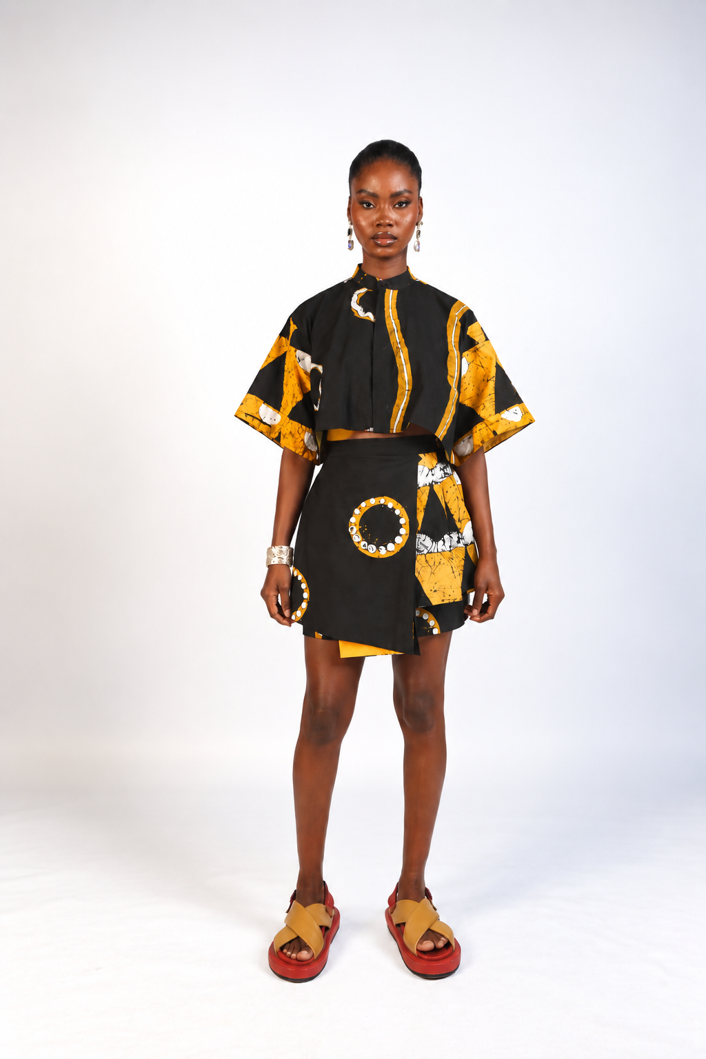 WHITE, BLACK AND SINGLE COLOURED PRINT MINI IRO SKORT
