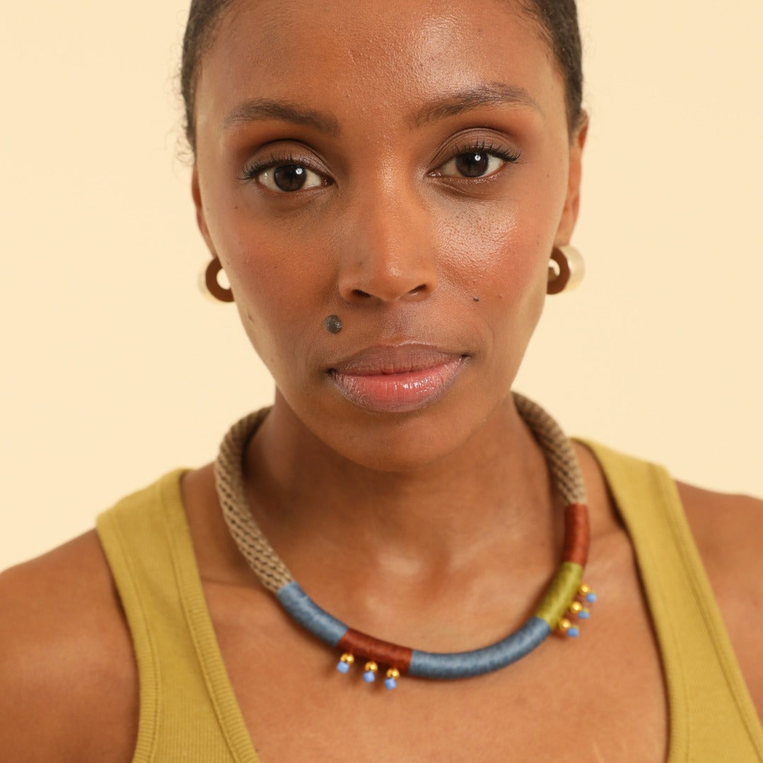HIBISCUS NECKLACE BEIGE AIRFORCE BLUE RUST